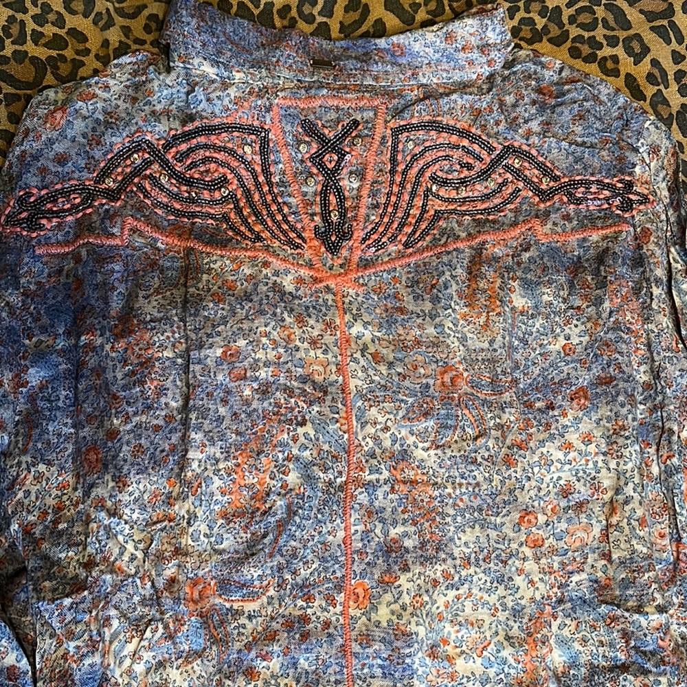 Roar Button Up - Picture 4 of 4